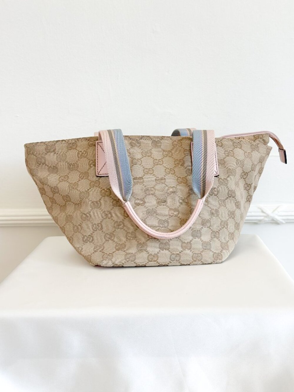 Gucci GG Monogram Canvas Blue Pink Tote Bag - Picture 8 of 16